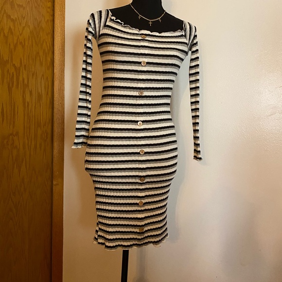 Dress - Picture 2 of 2